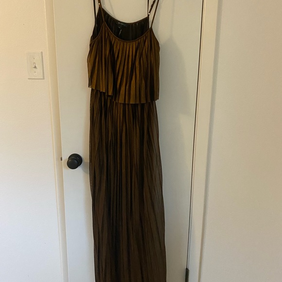 Bronce pleated maxi dress - Picture 2 of 9